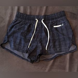 Vuori clementine short. Never worn